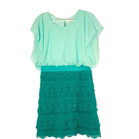 Miami Dress Medium Green Flutter Sleeves Eyelet Knee Length Stretch - Picture 1 of 6